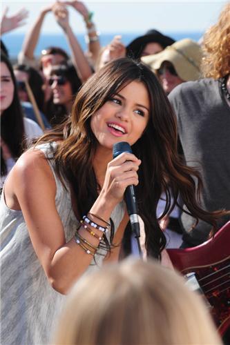 vissid amore selena gomez who says