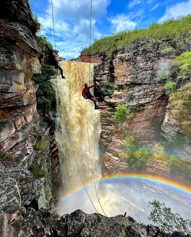 Rapel na Cachoeira do Buracão (Foto: @ibicoara.aventura)