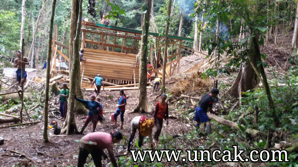 Jelang Peresmian Wisata Saray Brunyau Permai, Warga Riam Piyang Gotong - Royong Bersihkan Lokasi