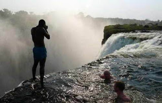 Kolam Setan di Zimbabwe - Victoria Falls