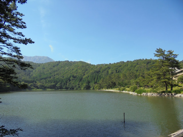 大野池と大山