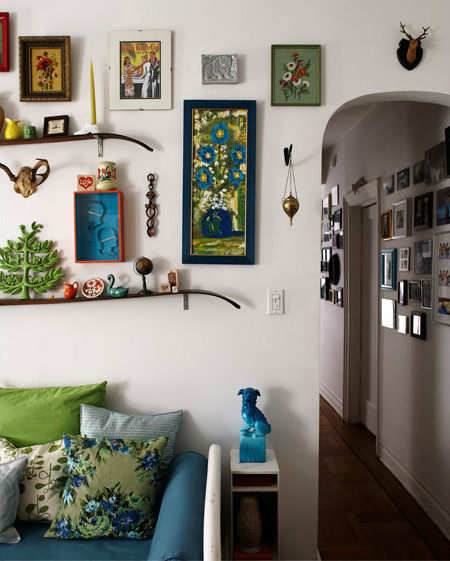  how to decorate a blank wall, with the schemes.