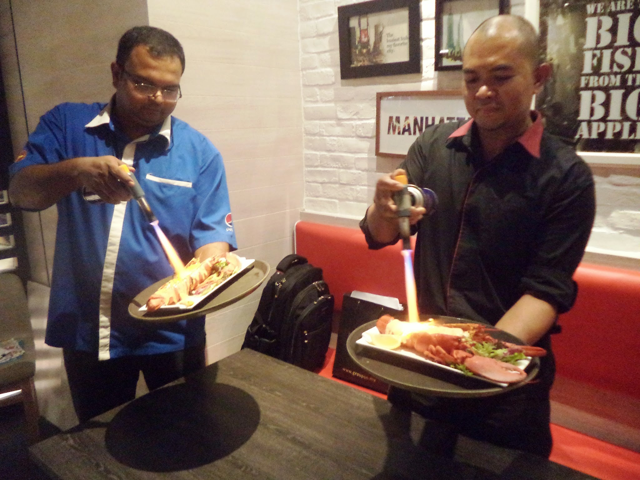 flaming the lobster, food review, Manhattan FISH MARKET, Nu Sentral, Malaysia, Lobster murah, cheap lobster in town, Canadian Lobster, manhattan fish market lobster menu,