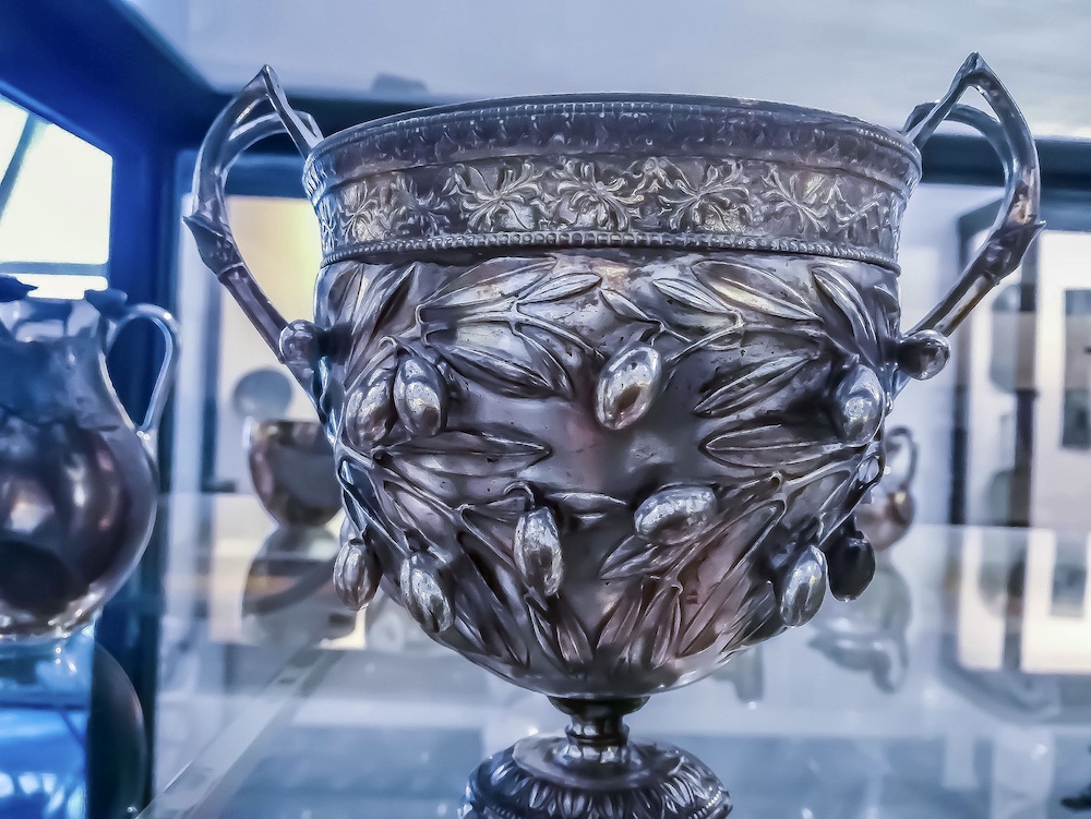 The silver cup with olive branches from the House of the Menander of Pompeii