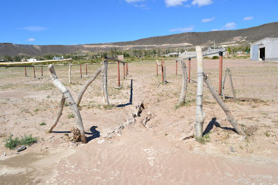 Cerro Policía Provincia de Río Negro, un paraje muy castigado por la naturaleza.-