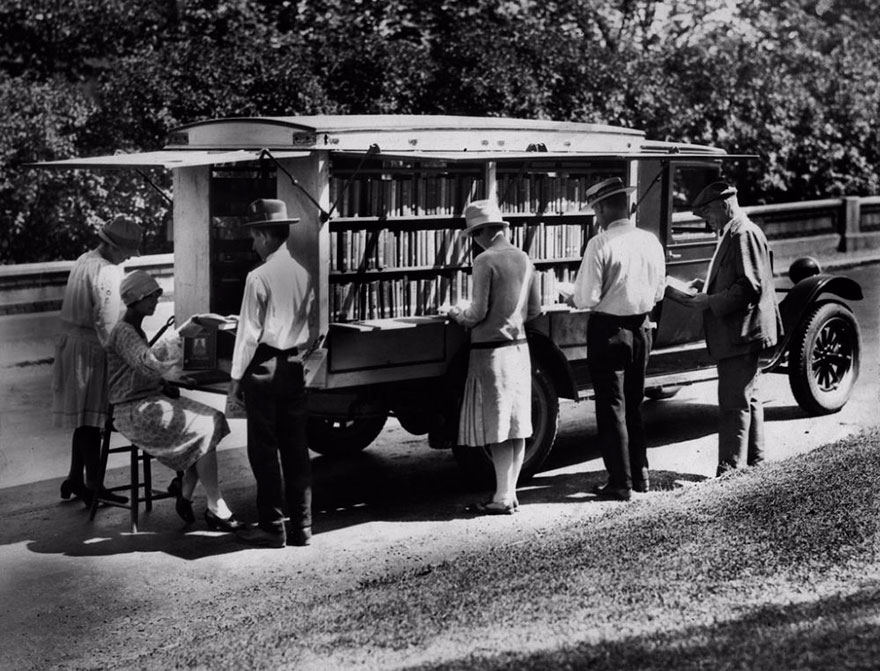 Before Amazon, We Had Bookmobiles 15+ Rare Photos Of Libraries-On-Wheels - The First Bookmobile Of The Public Library Of Cincinnati, 1927