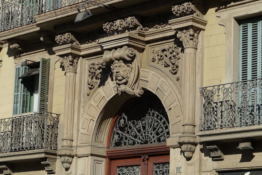 カタルーニャ通り（Rambla de Catalunya）