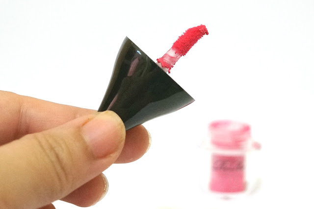 RiRe Lip Powder in 02 Hot Plum