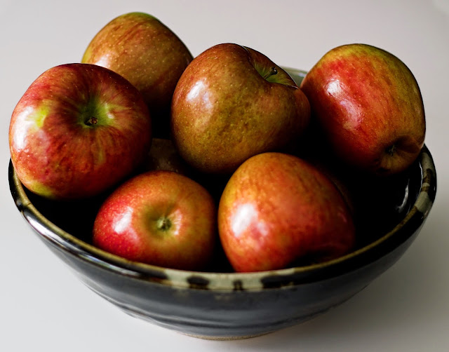 bowl of apples