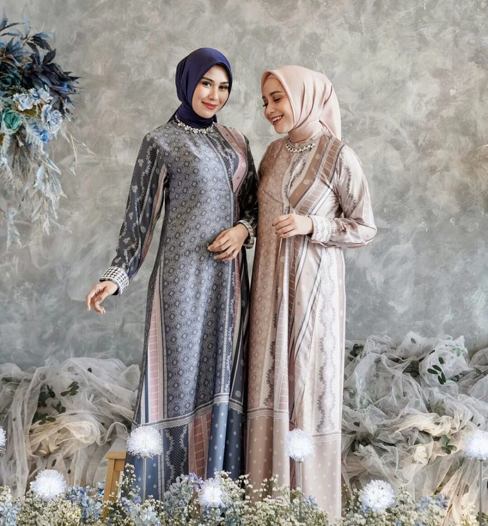 10 Potret Nagita Slavina Jadi Model Busana Muslim Cantiknya Maks - Model baju gamis nagita slavina