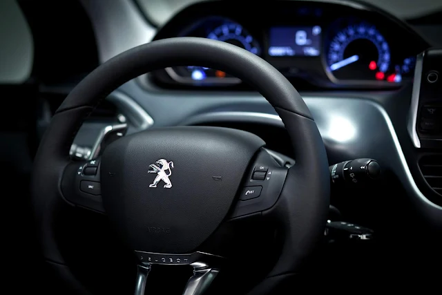 Peugeot 208 Griffe - volante multifuncional