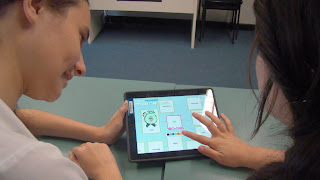 Children playing with Popplet on an iPad