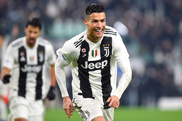 Juventus mendatangkan Cristiano Ronaldo  dan De Light Untuk 