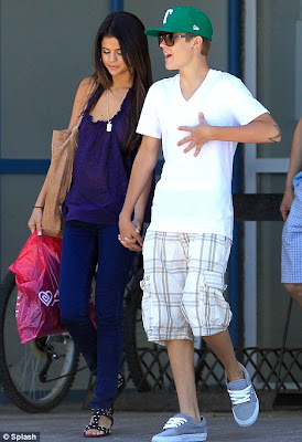 Selena Gomez spends more time with Justin Bieber's family in Canada