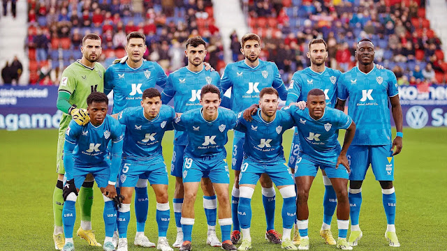 📸U. D. ALMERÍA 📆4 enero 2024 ⬆️Luis Maximiano, César Montes, Marc Pubill, Edgar González, Léo Baptistão, Dion Lopy. ⬇️Largie Ramazani, Lucas Robertone, Sergio Arribas, Adri Embarba, Sergio Akieme. CLUB ATLÉTICO OSASUNA 1 🆚 U. D. ALMERÍA 0 Jueves 04/01/2024, 17:00 horas. Campeonato de Liga de 1ª División, jornada 19. Pamplona, Navarra, estadio El Sadar: 20.391 espectadores. GOLES: ⚽1-0: 27’, Ante Budimir.