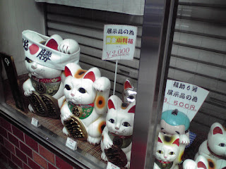 LUCKY CAT (manekineko)