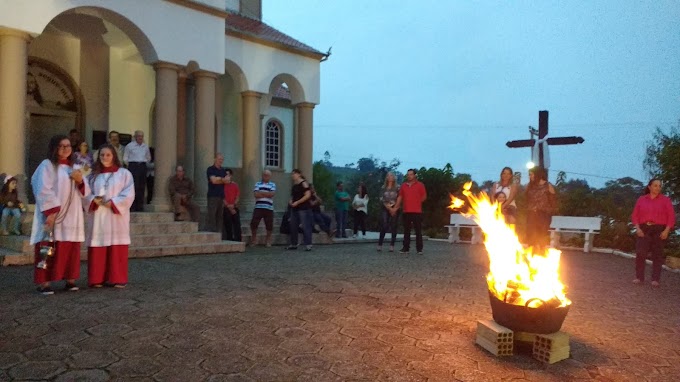 SANTUÁRIO DE ALBERTINA – MISSA DA VIGÍLIA PASCAL EMOCIONA ROMEIROS