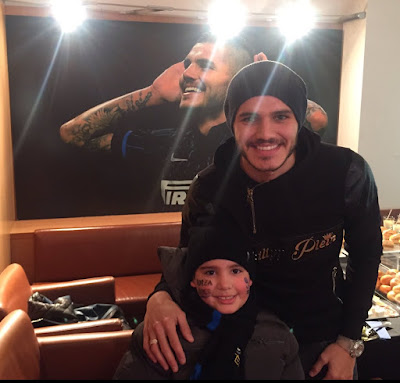 Mauro Icardi con il suo piccolo fan