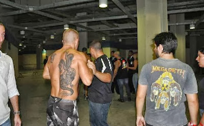 Homem é agredido no Rock in Rio ao tentar exibir faixa “Molejo melhor que Iron Maiden”