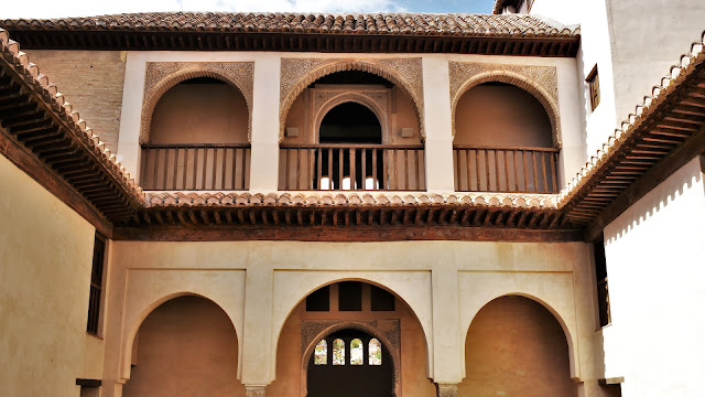 Galerías de un palacio árabe.