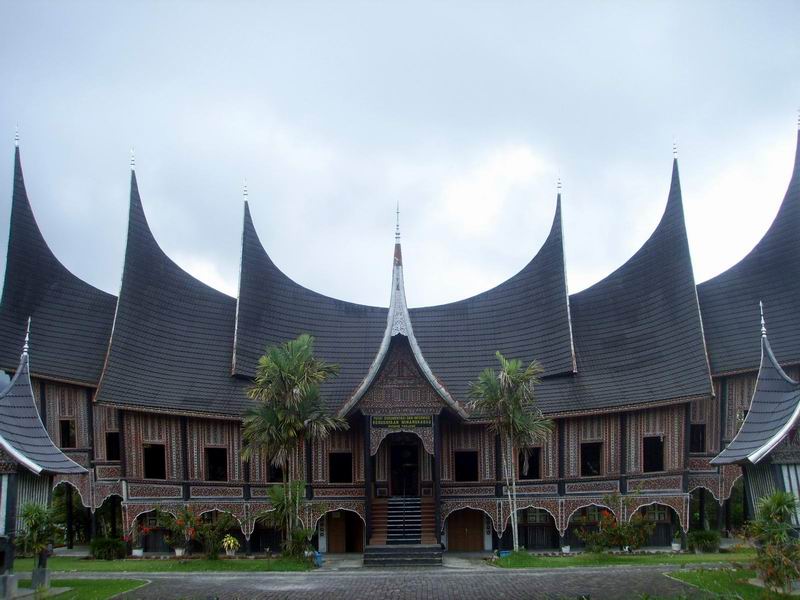 Gema Budaya: Filosofi Rumah Gadang (Rumah Adat Minangkabau)