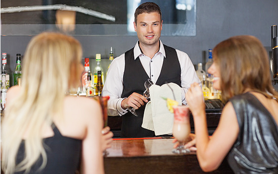 Pourquoi un site de service de bar pourrait-il gagner plus d'argent qu'un barman réel?