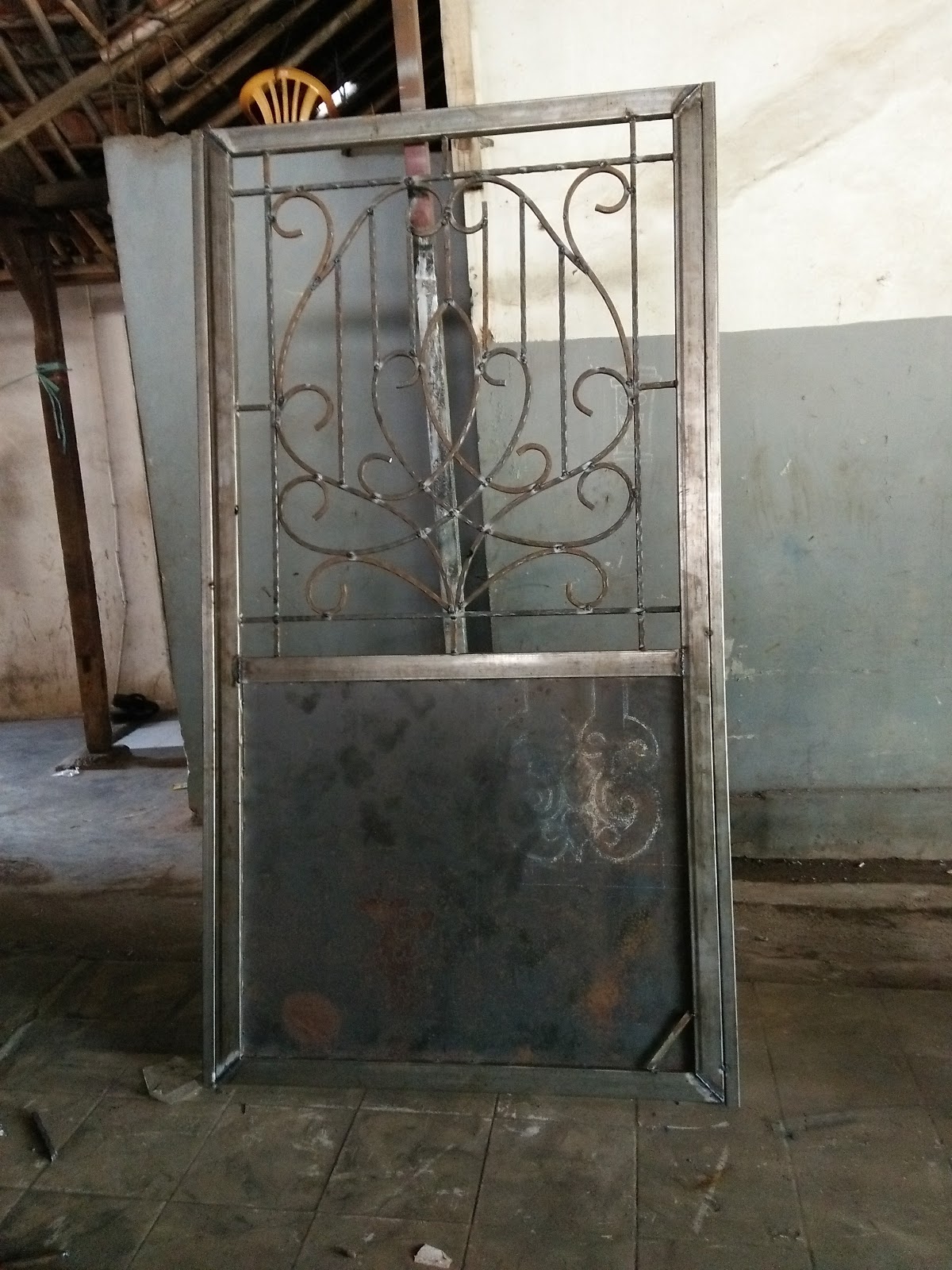  Pintu samping Alam kencana town house Bengkel las 