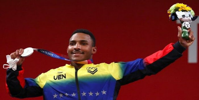 JULIO MAYORA GANA LA MEDALLA DE PLATA Y PRIMERA DE VENEZUELA EN TOKIO