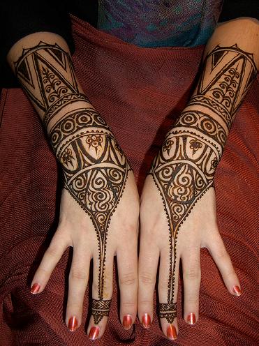 hought only for women men and women have henna tattoos