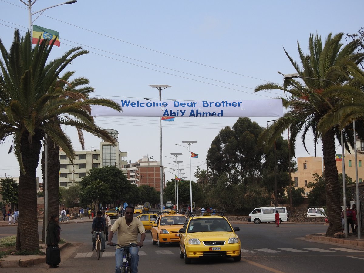 Eritrea lines up Asmara streets  with Ethiopian flags to 