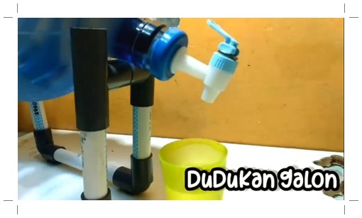 Dudukan galon pipa air