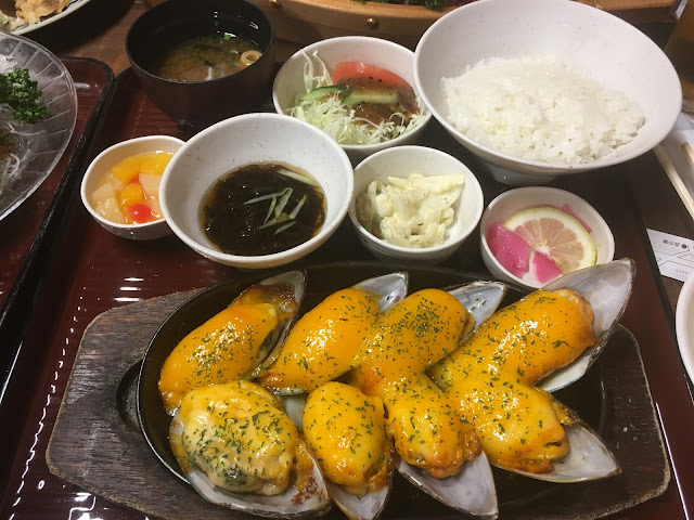 Mussels sea urchin grilled meal @ Hamanoya(浜之家) in Okinawa, Japan