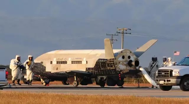 Το X-37B διαστημικό σκάφος  επιστρέφει στη Γη μετά από 678 ημέρες σε μυστική αποστολή στο διάστημα!