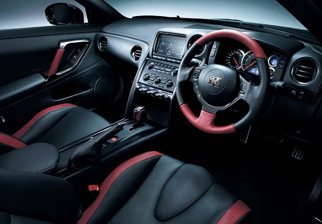  Nissan GT-R 2014