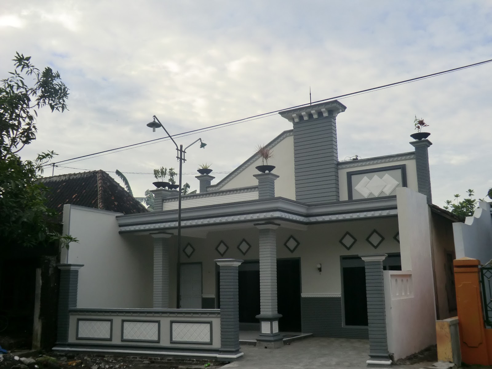 60 Model Lisplang Beton Minimalis Sisi Rumah Minimalis