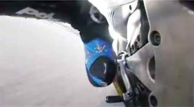 thumb brake button membantu pembalap mengerem saat belok kanan