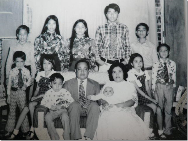 oldFamilyPhoto