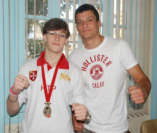  Os atletas Bruno Brasil e Yuri Carreiro continuam o treinamento de Kickboxing para futuras competições estaduais e nacionais