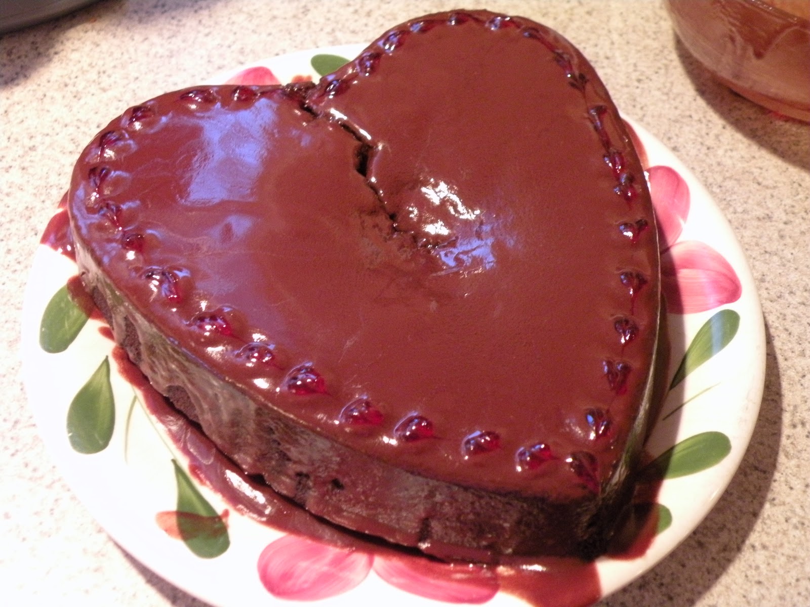 8. Valentine Day 2014 Cakes Picture - Latest New Cake Photo