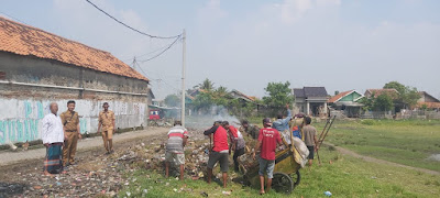 Desa Banyuasih: Tanamkan Semangat Gotong Royong Bersihkan Lingkungan