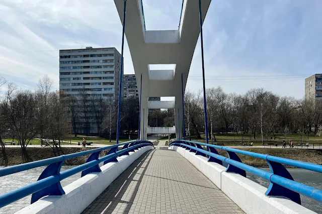 Черкизовский пруд, пешеходный мост