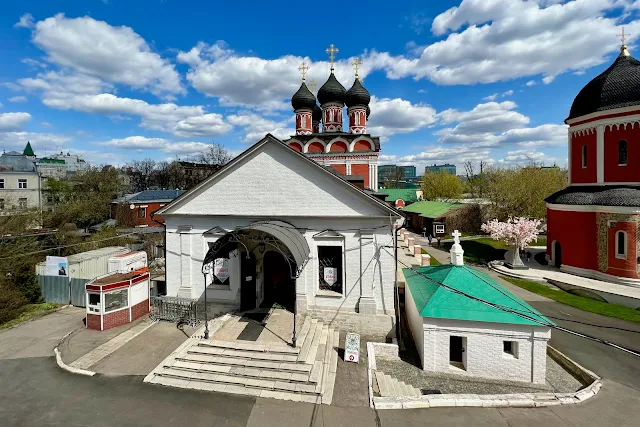 территория Высоко-Петровского монастыря, собор Боголюбской иконы Божией Матери