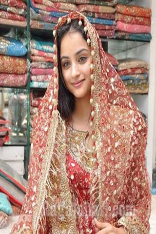 Pakistani wedding dresses come in different fabrics from cotton to silk 