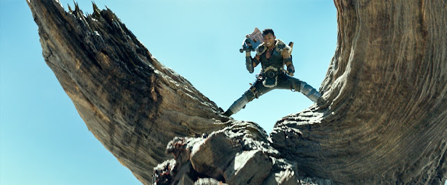 Tony Jaa em MONSTER HUNTER