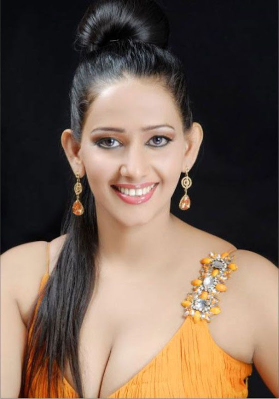 Sanjana  South Model and Actress Unseen Hot Bikini Dresses Stills navel show