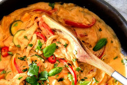THAI RED CURRY CHICKEN AND VEGETABLES