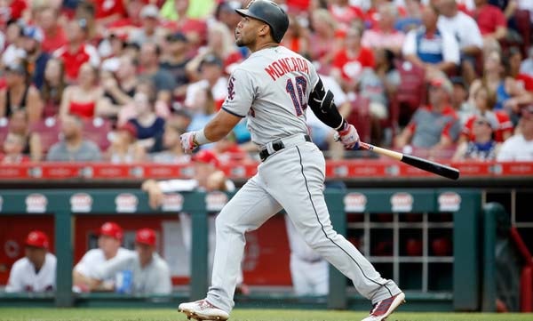 A Yoyo Moncada solo le faltó el triple para la escalera, pues dio un sencillo, su biangular número 19 y su duodécimo bombazo