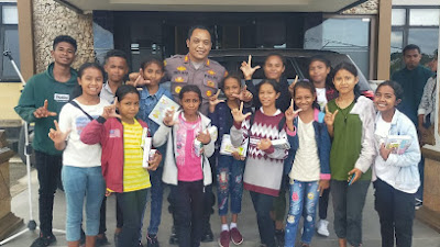 Tingkatkan Literasi !! Ulang Tahun Kapolres TTS Di Kunjungi Puluhan Anak Taman Baca