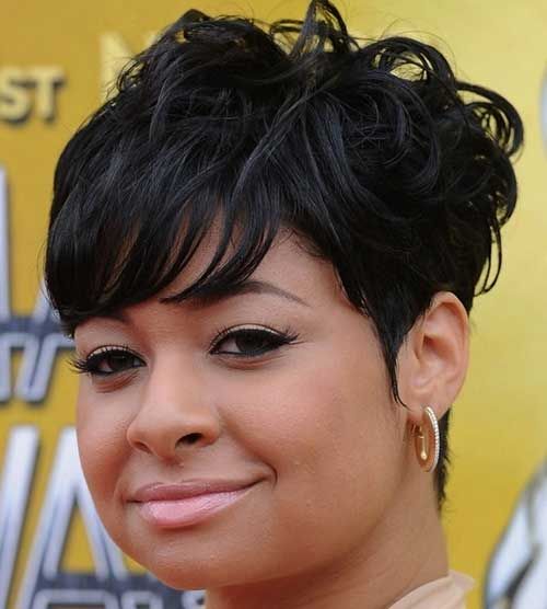 15 popular short hairstyles for round face shape black women