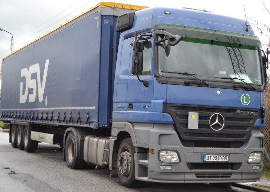 gambar truk tronton Mercedes Actros 1841